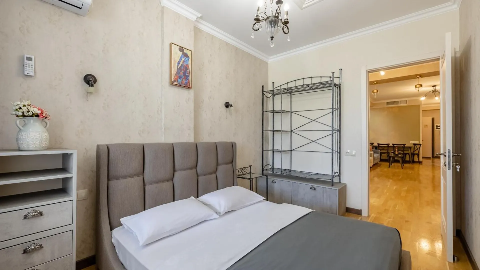 Apartment On Rustaveli Avenue Τυφλίδα